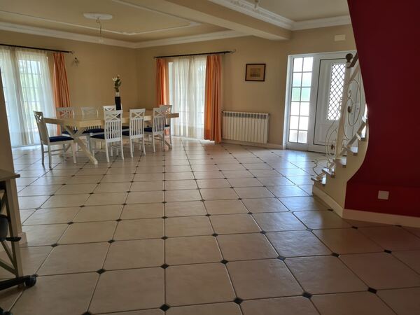 Moradia independente, Acabamentos Excecionais e C. Casa e apartamentos para vender
