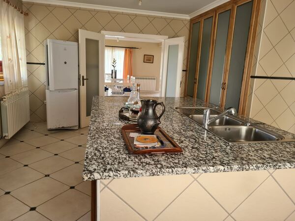 Moradia independente, Acabamentos Excecionais e C. Casa e apartamentos para vender