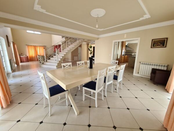 Moradia independente, Acabamentos Excecionais e C. Casa e apartamentos para vender
