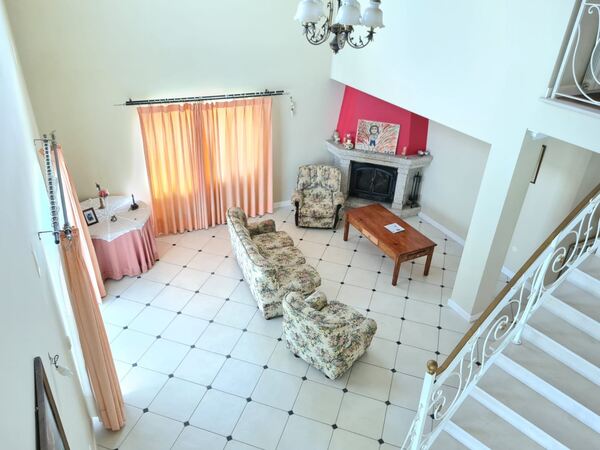 Moradia independente, Acabamentos Excecionais e C. Casa e apartamentos para vender