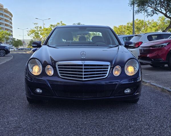 Mercedes-Benz E220 CDi. Carros