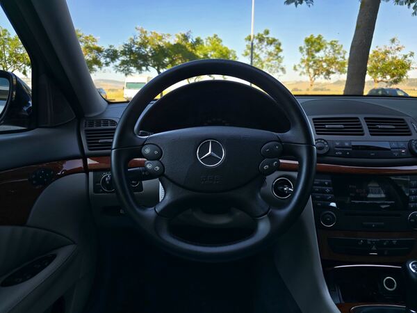 Mercedes-Benz E220 CDi. Carros