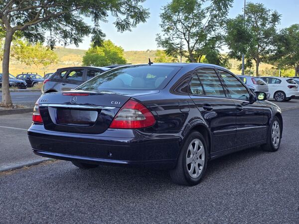 Mercedes-Benz E220 CDi. Carros