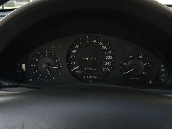 Mercedes-Benz E220 CDi. Carros