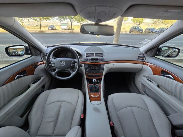 Mercedes-Benz E220 CDi. Carros