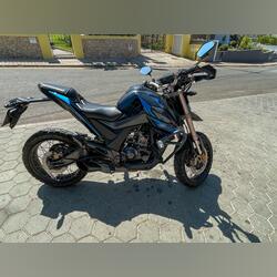 Vendo zontes 125cc U1. Motos. Portimão. 2022  9.000 km Naked Gasolina sem chumbo  Azul 125 cc Arrancador eléctrico Chave inteligente Com dois lugares Muito bom