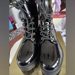 vendo botins. Botas e botins