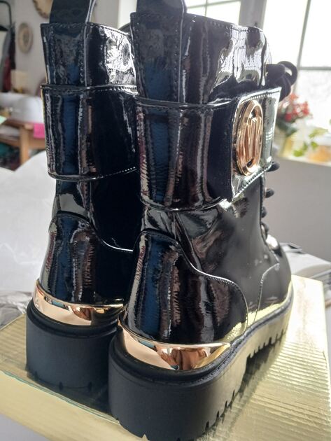vendo botins. Botas e botins