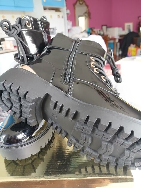 vendo botins. Botas e botins