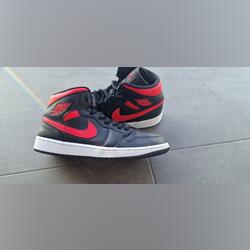 Air Jordan 1 Mid "Siren Red" Sapatilha. Desportivos. Faro.     