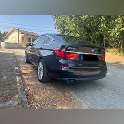 BMW 530 GT. Carros. 2010   197.000 km Automático Diesel 242 cv 5 portas Azul ABS Ar condicionado Farol LED Farol de Xénon Vidros eléctricos Aquecimento dos assentos Cruise control adaptativo Sistema de navegação Volante multi-funções