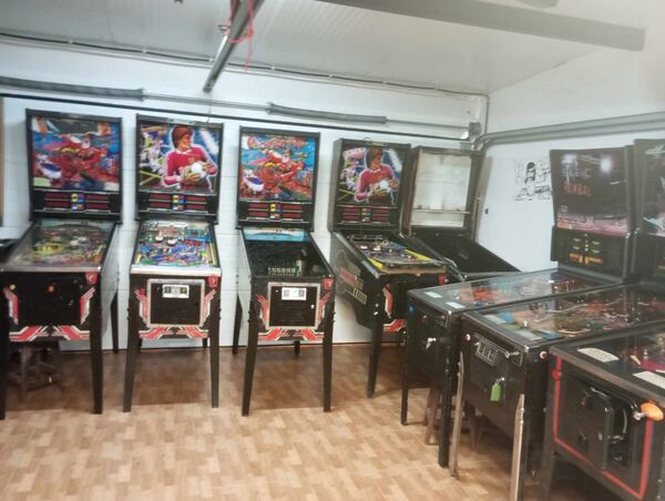 Manutenção maquinas de flippers. Pinballs