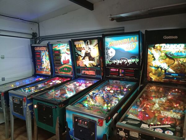 Manutenção maquinas de flippers. Pinballs