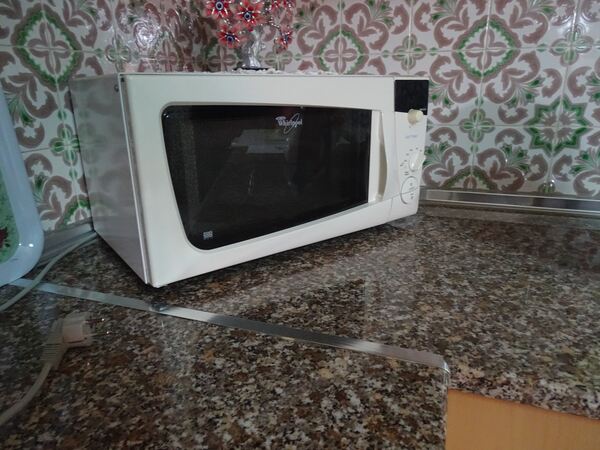 Micro-ondas Whirlpool branco – como novo. Outros (Eletrónica)