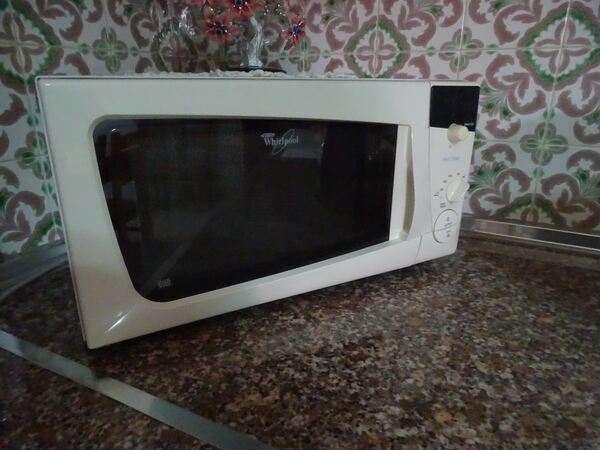 Micro-ondas Whirlpool branco – como novo. Outros (Eletrónica)