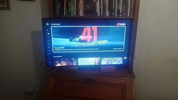 Vendo LCD Android de 50cm, 48 polegadas na caixa. . Televisores