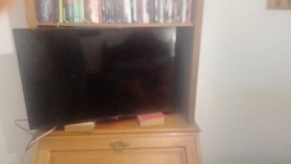 Vendo LCD Android de 50cm, 48 polegadas na caixa. . Televisores
