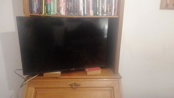 Vendo LCD Android de 50cm, 48 polegadas na caixa. . Televisores