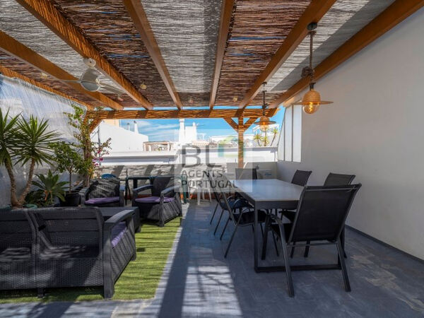 Moradia em Banda T3 . Casa e apartamentos para vender