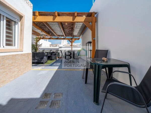 Moradia em Banda T3 . Casa e apartamentos para vender