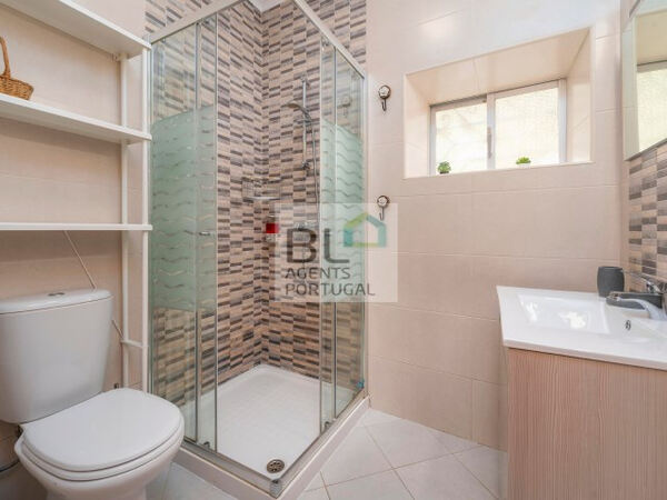 Moradia em Banda T3 . Casa e apartamentos para vender