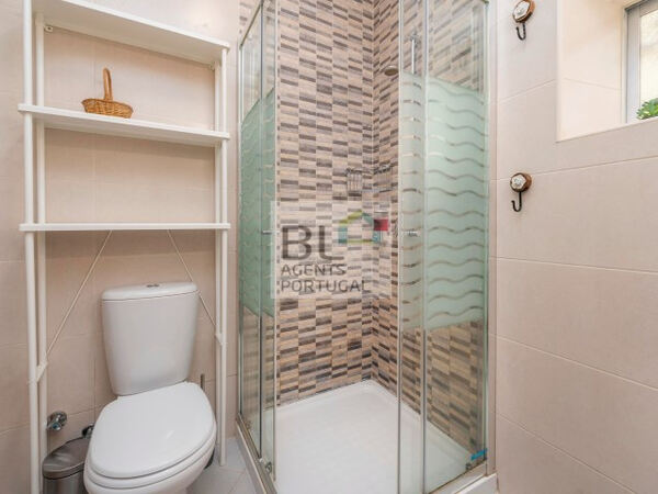 Moradia em Banda T3 . Casa e apartamentos para vender