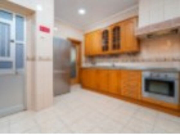 Moradia em Banda T3 . Casa e apartamentos para vender