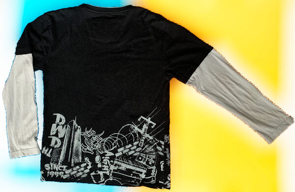 T-Shirt de Criança Unissexo, Preta e Cinza, como N. Camisas e T-shirts