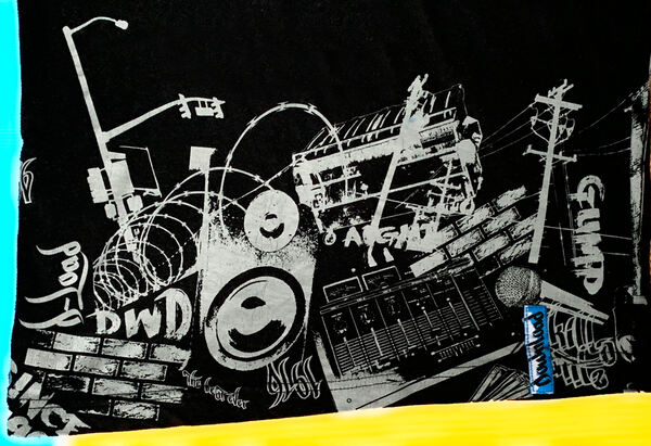 T-Shirt de Criança Unissexo, Preta e Cinza, como N. Camisas e T-shirts