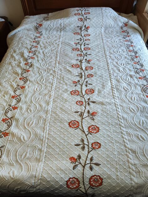 Lindíssima coberta bege com padrão floral Vintage . Lençóis e Mantas