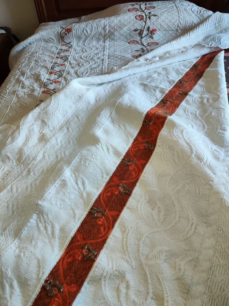 Lindíssima coberta bege com padrão floral Vintage . Lençóis e Mantas