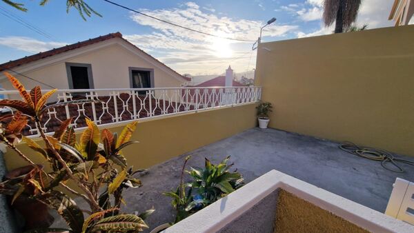 Venda moradia T2+1 RENOVADA no Funchal. Casa e apartamentos para vender