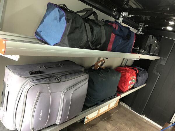 Vam para mudanças e fretes . Carrinhas