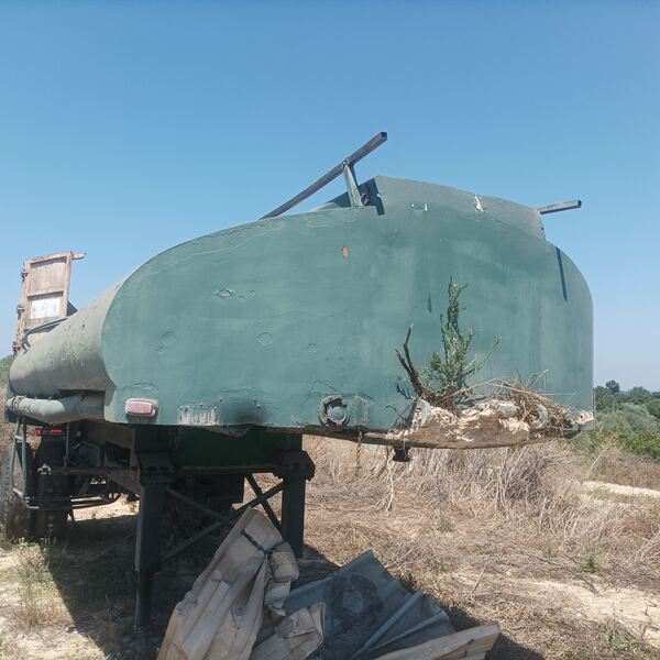 Reboque cisterna . Reboques