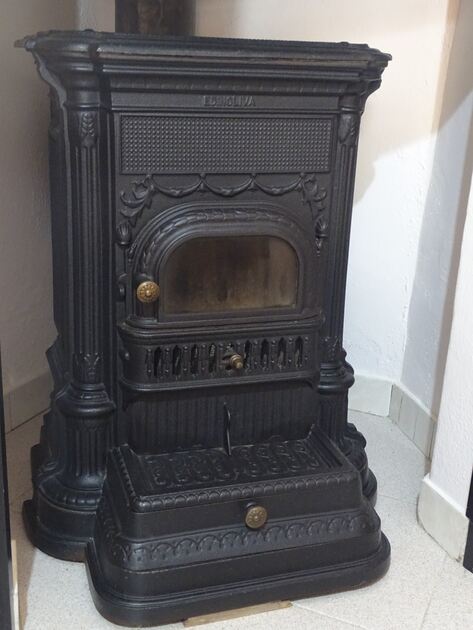 Salamandra antiga em ferro fundido – muito bom est. Outros Aparelhos