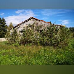 Edifício + Terreno. Terreno Rústico