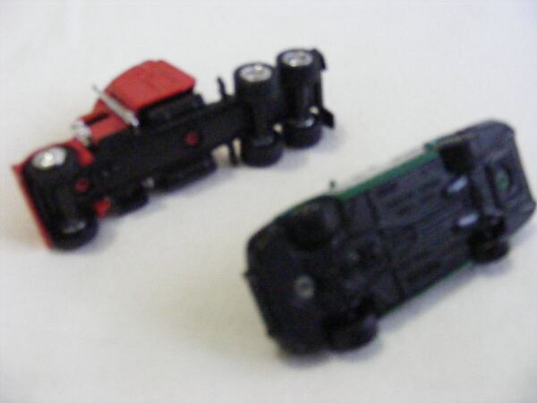 8 Miniaturas de carros - antigas e impecáveis. Carros de brinquedo
