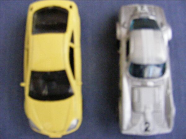 8 Miniaturas de carros - antigas e impecáveis. Carros de brinquedo