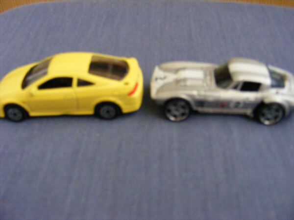 8 Miniaturas de carros - antigas e impecáveis. Carros de brinquedo