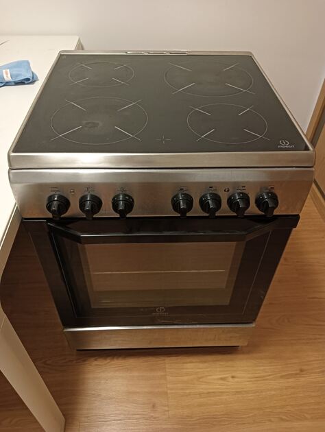 Fogão Indesit com placa vitroceramica . Fogões