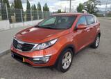 Kia Sportage 1.6 GDi ISG LX+XEN - 55 mil km. Carros. Moimenta da Beira. 2012   55.000 km Manual Gasolina 135 cv 5 portas Laranja 4x4 ABS Ar condicionado Farol LED Farol de Xénon Vidros elétricos Aquecimento dos assentos Cruise control adaptativo Engate do reboque Sistema de navegação Volante multi-funções