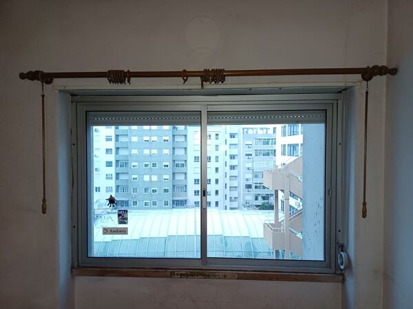 2 varões de madeira para cortinados . Outros Arte e Decoração