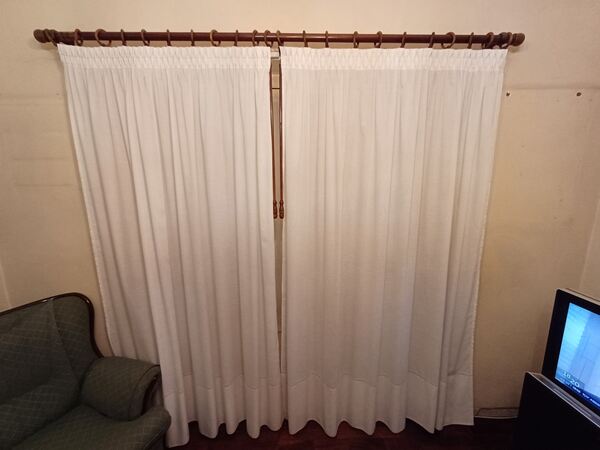 2 varões de madeira para cortinados . Outros Arte e Decoração