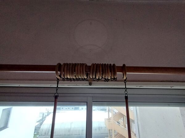 2 varões de madeira para cortinados . Outros Arte e Decoração