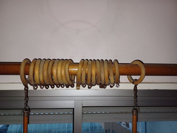 2 varões de madeira para cortinados . Outros Arte e Decoração