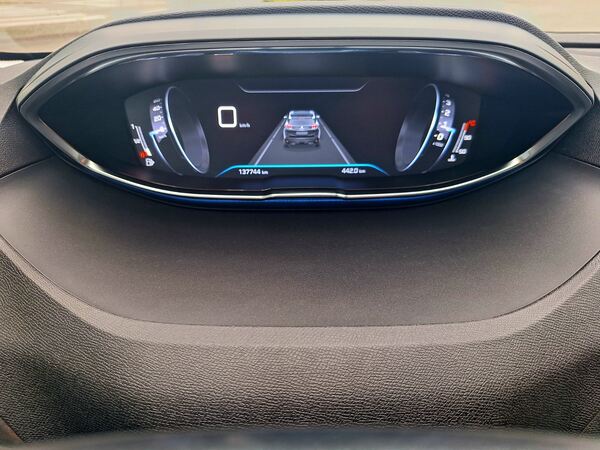 Peugeot 3008 1.5 BlueHDi Allure. Carros