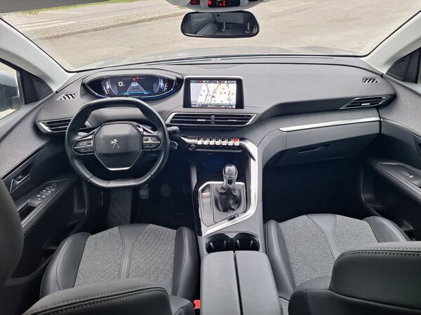 Peugeot 3008 1.5 BlueHDi Allure. Carros