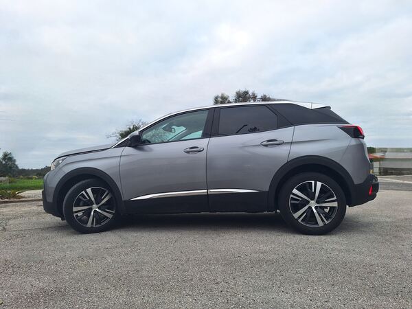 Peugeot 3008 1.5 BlueHDi Allure. Carros