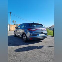 RENAULT MEGANE 4. Carros. Vila Nova de Gaia. 2018   239.000 km Manual Diesel 110 cv 5 portas Cinzento ABS Ar condicionado Engate do reboque Sistema de navegação Volante multi-funções