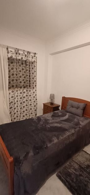 Quarto solteiro agualva Cacém . Ofereço Quarto para Arrendar
